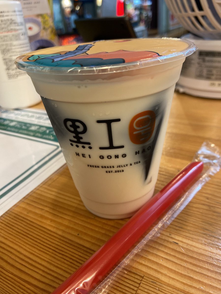 fakeplasticmilk's tweet photo. 黒工号で仙草入り冬瓜茶と豆花で〆る。ヘルシーにお腹いっぱい。 https://t.co/EFbdqwqaGs