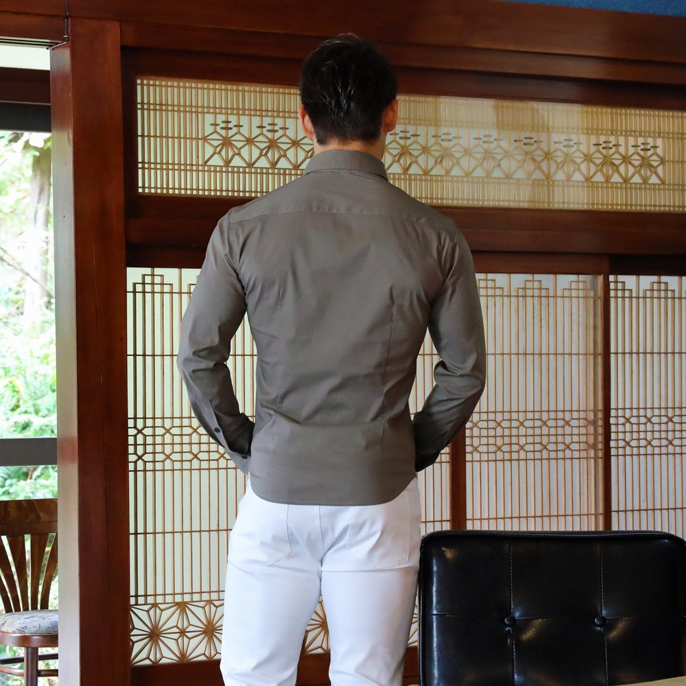skyocean35's tweet photo. 秋のオシャレに丁度いい。
日本製の高級ストレッチ生地で作ったストレッチシャツ。
ウエストシェイプでタイトなシルエットだから筋肉質な体にフィットし逆三角形なボディラインをキレイに演出します。 https://t.co/AaJ63BTrX9