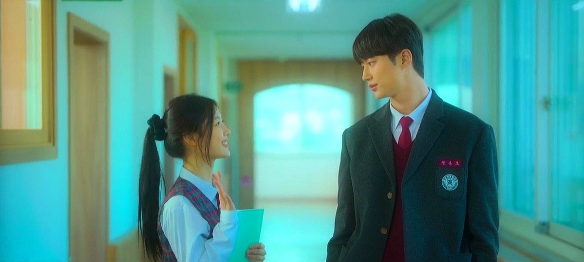 jsmtjyygyjbbjb's tweet image. 20th century girl ใน netflix สนุกมาก เป็นสองชั่วโมงที่คุ้มค่ามาก หนังที่จะพาเราย้อนกลับไปในยุค 1999 รักแรกในสมัยเรียนของนางเอก มิตรภาพ สมการรอคอย ชอบการเล่าเรื่องมาก มีทั้งอบอุ่น น่ารัก และเสียน้ำตา เคมีพระนางแบบดีมาก เขินมาก 10/10 ไปเลย ชอบมาก รักพระเอกมากค่ะ