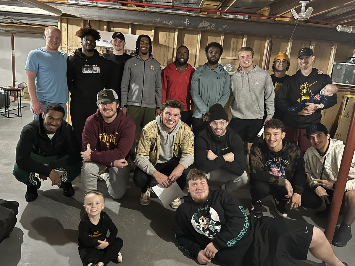CoachNardo27's tweet photo. Nothing like a Friday Night LBC Dinner!

Thankful that I am able to work with this group every day… https://t.co/ekQiYhlnZE