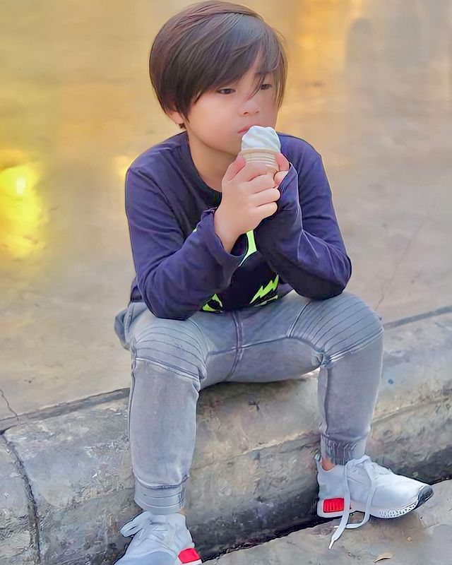 Heamawan1990's tweet photo. รักที่มีให้เธอมากกว่าดาวที่ลอยบนฟ้า
ไม่น้อยกว่านกอินทรีย์และมวลแมลงในท้องนภา มากกว่าพื้นดิน ไม่เท่าเม็ดทรายบนชายหาด และถ้ามันยังคงไม่พอให้เอาทะเลไปรวมกับเขา ให้มีทั้งแสงและเงาละอองดอกไม้ที่ในอากาศ
มีแค่เท่านี้ 🎵🎶❤
#ออก้า https://t.co/lmCmop4y4E