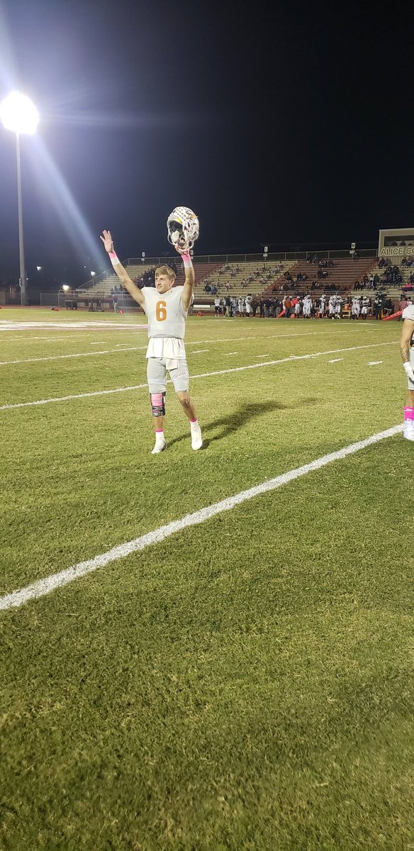On Cutter Stewart's 3rd TD Pass of the night, Cutter surpasses 10,000 yards passing and has now thrown 101 Touchdown Passes!
#onetoughquarterback