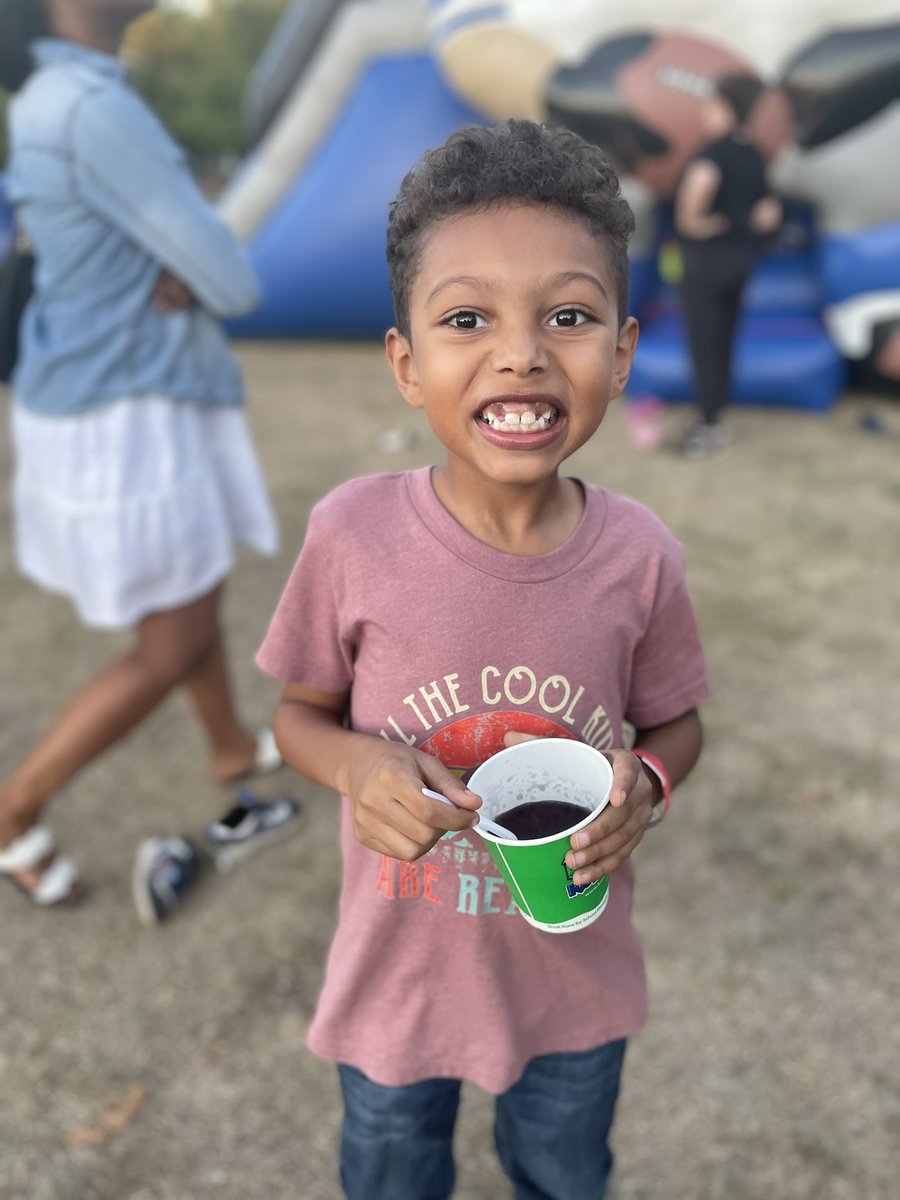 MaryiaBarone's tweet photo. All smiles from the Bright Carnival! #thebrightplace @BrightAcadFISD https://t.co/cuunAcHdRL