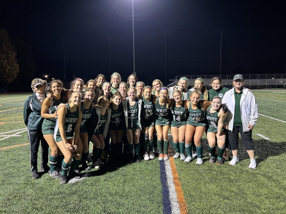 KarenJudge52's tweet photo. Congratulations GBW Field Hockey Sectional winners will head to Final Four at New Trier https://t.co/HwHkFmQXxv