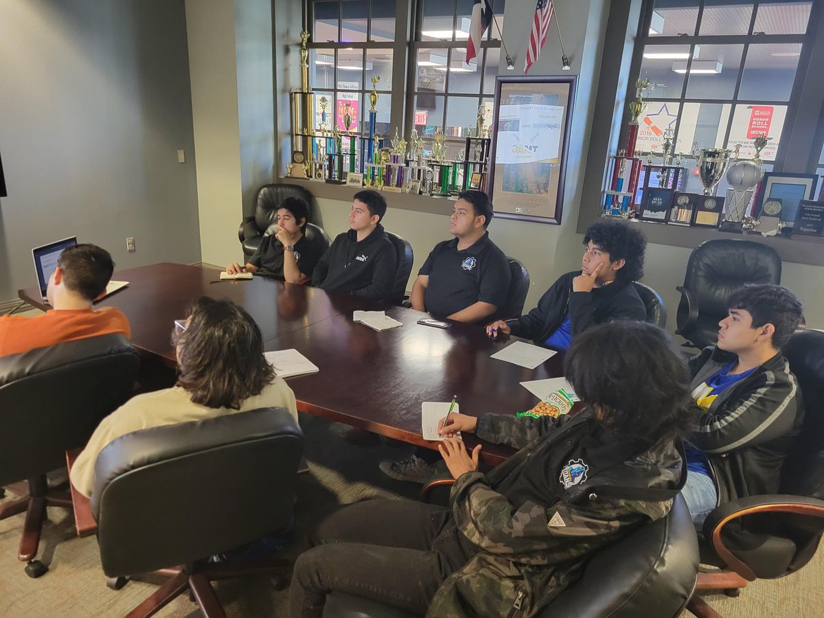 psja_tstem's tweet photo. Texas Manufacturing Assistance Center (TMAC) at UTRGV presenting to our Titan Robotics team. 🤖Thank You Manufacturing Specialists Hector Ramirez for presenting to our students. 
#STEMingTheFuture
#buildingcollaborations 
#TMAC 
#UTRGV 
#Engineering 
#TitanRobotics https://t.co/XAFU5cJE7X