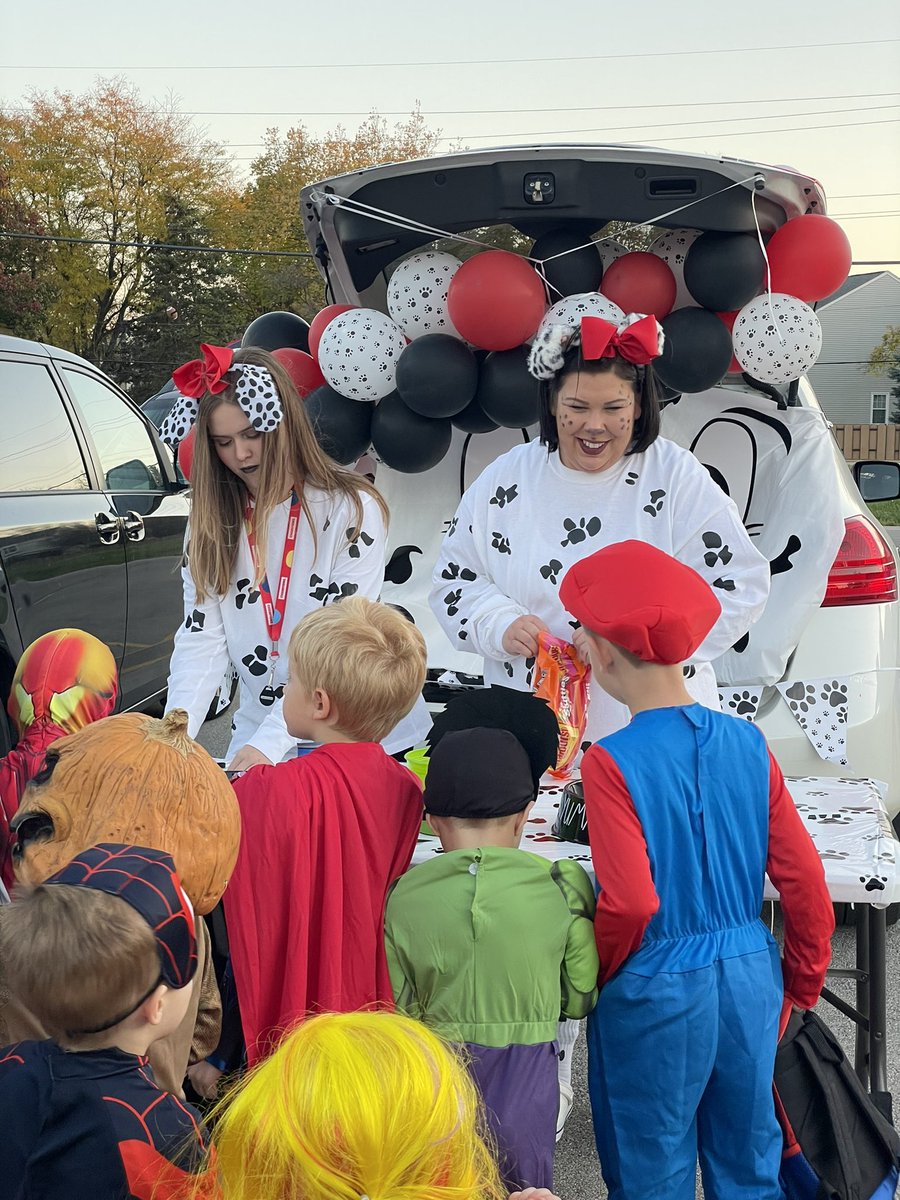 IndianTrail_PTA's tweet photo. The IT Trunk or Treat had a great turnout and perfect weather! Thanks to all who hosted a trunk! So much creativity! https://t.co/HEtQkejXWf