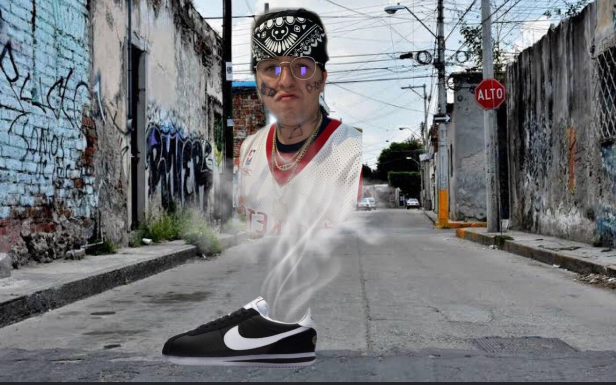como_dishe's tweet photo. Dicen que si frotas unos tenis que estaban colgados en un poste, sale un genio y te hace 3 paros. https://t.co/IdU88ARqf8