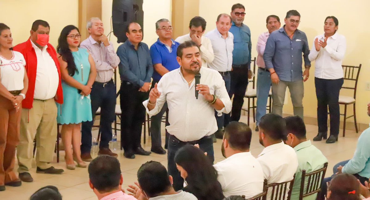 _AvilesAlvarez's tweet photo. Me reuní con la clase política de Huajuapan de León.

¡Por supuesto del @PRIOaxaca_! https://t.co/sv20HR6Zpq
