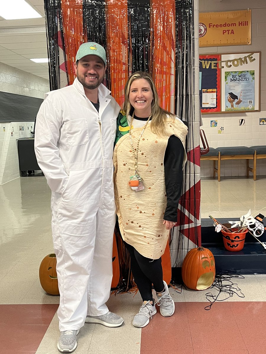 MsLaynesClass's tweet photo. Spooky Movie night 2022 was SPOOKtacular! 🎃🕸👻 @freedomhillpta outdid themselves!! https://t.co/9fnPhFq7A0