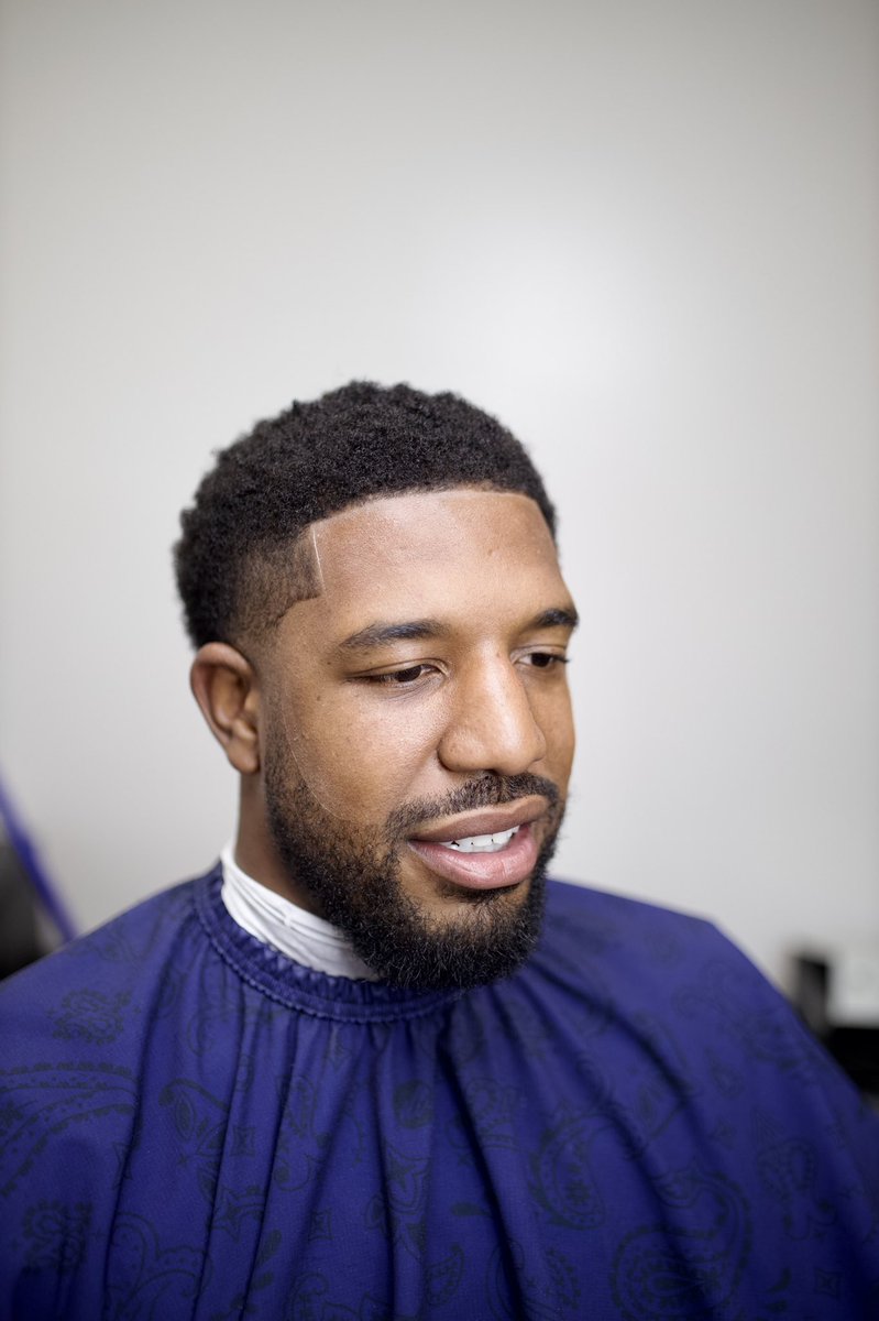 PatCass0's tweet photo. S/o to my guy @reevesmaybin for coming through before the raiders game ๐๐ค๐พ๐ฅ.
.
.
.
#HoustonBarber #HoustonBarbers #Htxbarber #Htxbarbers #houstontexans #nflbarber https://t.co/Y4eXSddoiI