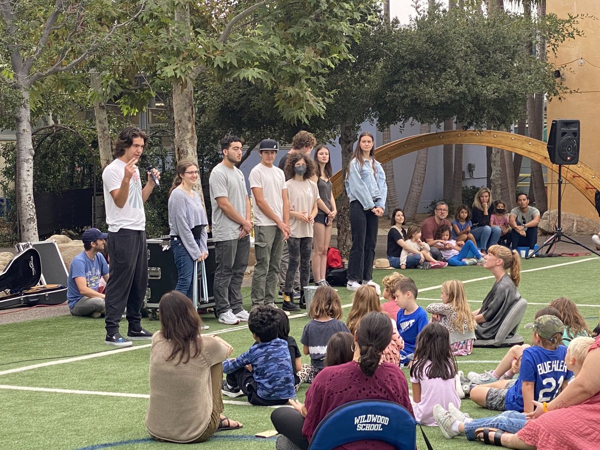 WISRD's tweet photo. This morning, the WISRD Radio Astronomy Group presented at the Wildwood Lower School to teach elementary students about #physics, #telescopes, and #cosmicrays. Additionally, WISRD students introduced Dark Matter Day at Wildwood on Oct. 26, from 6-9pm. Hope to see you all there! https://t.co/cZDobCWObE