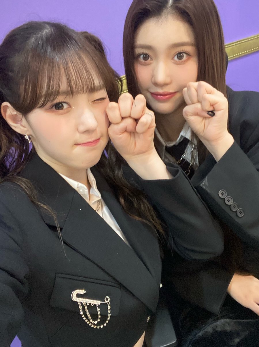 KimChaehyunBR's tweet photo. [🌺] - As visuais da nação! Xiaochae nos bastidores do Show champion @XiaotingBrasil 

#CHAEHYUN #채현 #KimChaehyun #김채현 #KEP1ER #케플러 @official_kep1er https://t.co/XM4moKv8CG