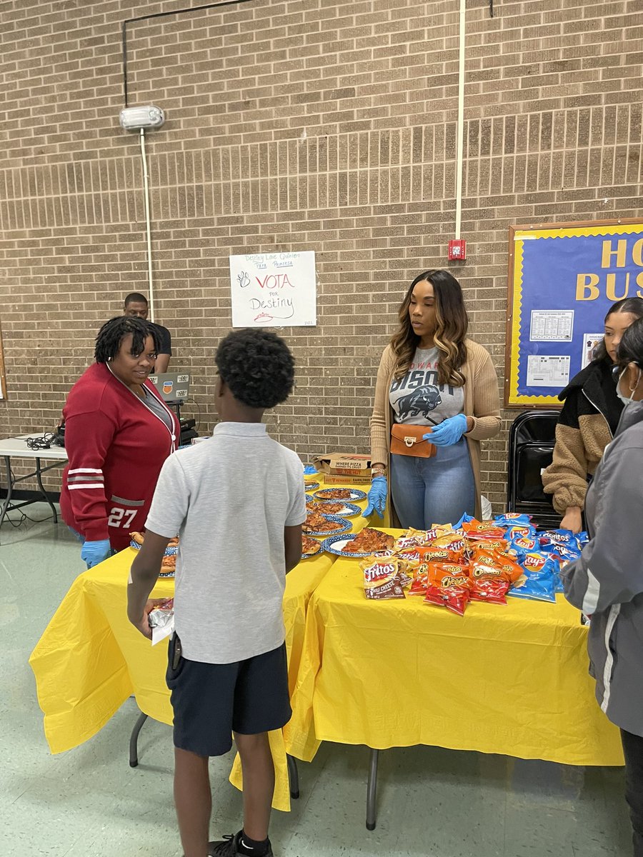 HollandHISD's tweet photo. Our scholars enjoyed lunch today during Rock the Cafeteria as they spent their Cougar Bucks! Thank you @Sheis_MsKLewis for a well planned Homecoming Spirit Week! @HISDMiddleSchls @Garibaldi3HISD https://t.co/THSYOIMOn6