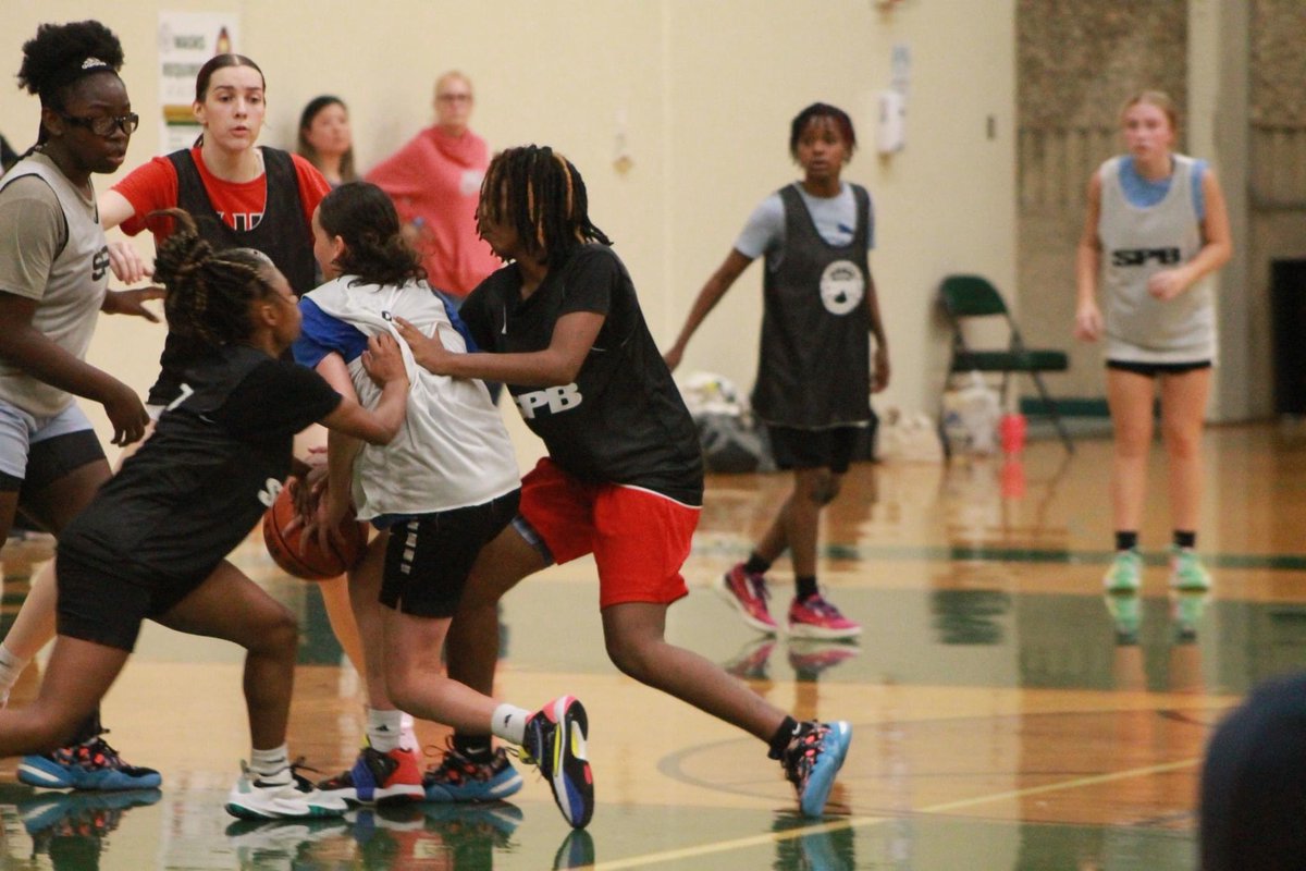 AssistReports's tweet photo. “Young  Lit N Turnt” #TheRISE 
Angel Lynch 5’8 2027 Reed MS 
Strong guard that loves to get to the rim. Uses her frame to bump smaller defenders off her. Shot the 3 ball well in 3v3 has a nice feel for the game. #TheRISE #TheAssistReports https://t.co/X2apCe6Eom