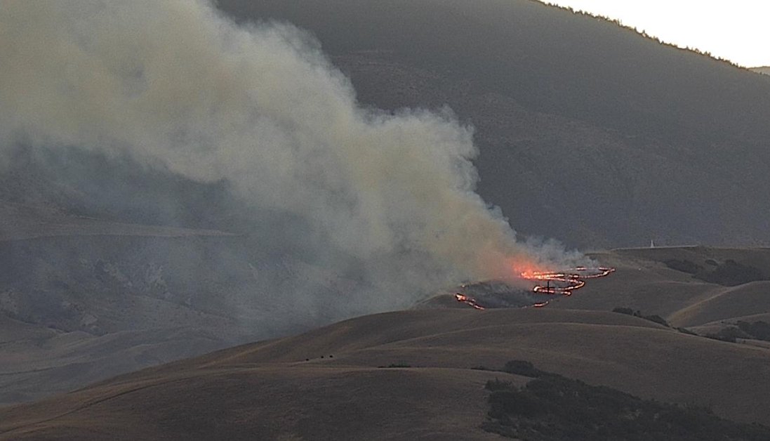 ZoomCenter's tweet photo. #PyramidFire https://t.co/sI8hfrnkvY