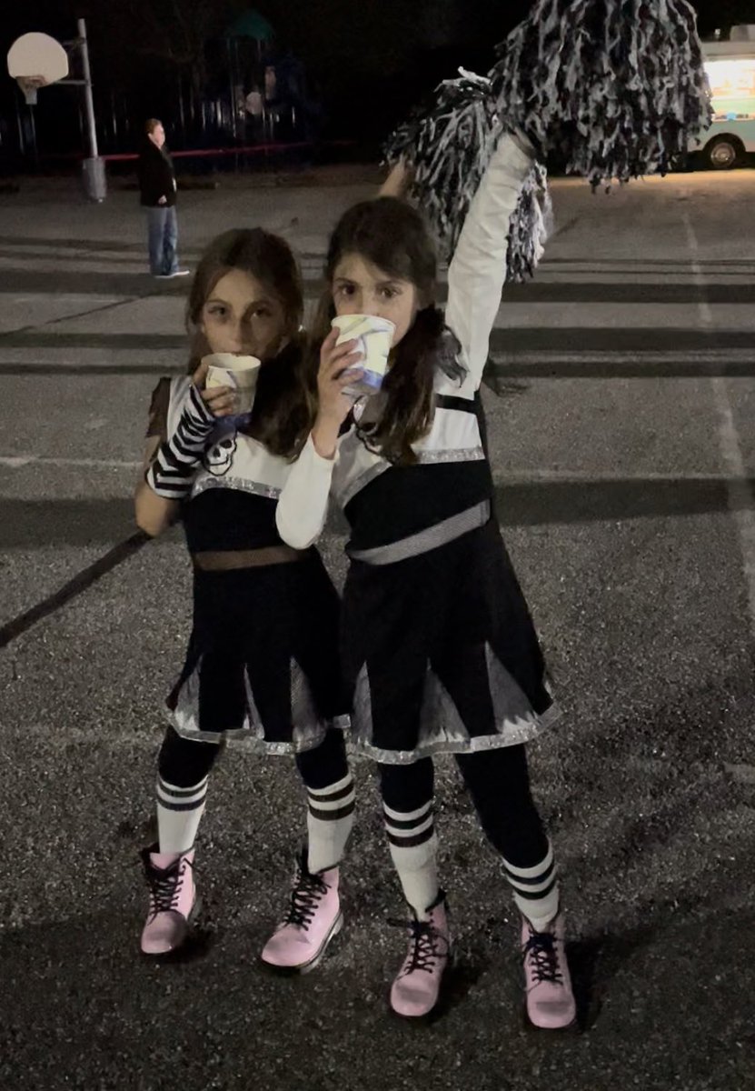 BluePointPTA's tweet photo. A TON of awesome costumes at tonight’s #SpookyWalk So much fun with our #BPEFamily https://t.co/urs8ULEhW3