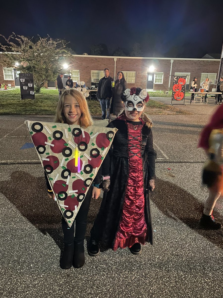 BluePointPTA's tweet photo. A TON of awesome costumes at tonight’s #SpookyWalk So much fun with our #BPEFamily https://t.co/urs8ULEhW3