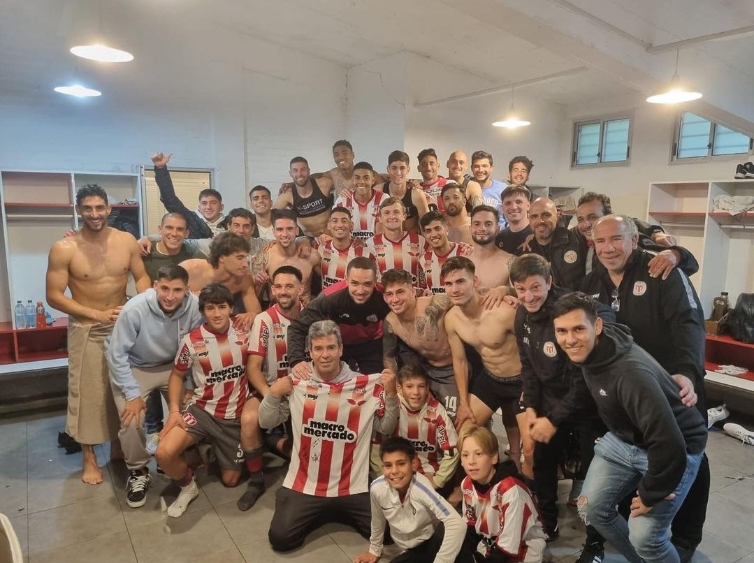 elsala05's tweet photo. Orgulloso de ser parte de esta banda 💪🏼 ⚽️🔴⚪️ 
Gracias Dios por este gran año y siempre vamos por más 💪🏼 https://t.co/zSyDQk52HF