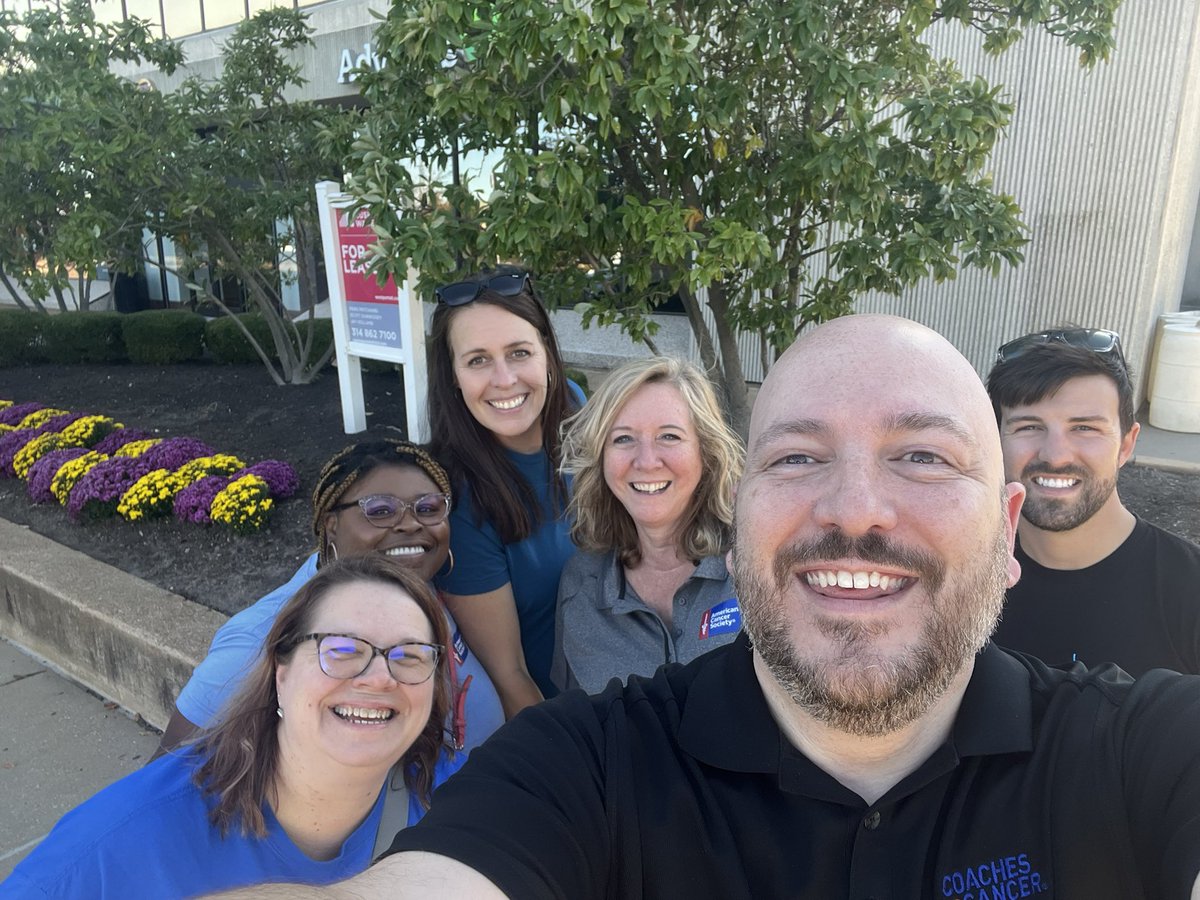 jdmstl's tweet photo. ‘‘Twas the night before Making Strides and ohh we are tired! Been a long day of setting up, but will be worth it seeing the survivors walking tomorrow! #MakingStridesSTL https://t.co/h6WKKo1ZIU