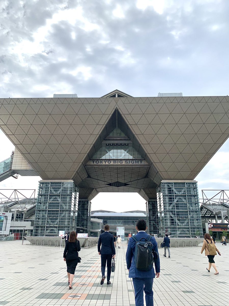 DH39209549's tweet photo. みんなしっかりした格好している🫠
めちゃくちゃ派手なニットできてもうた https://t.co/p13IoYZ1Iy