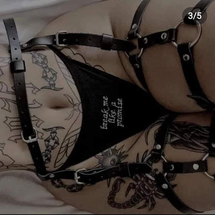 L u n a t i c 悲しい tweet media
