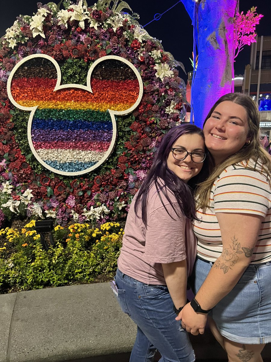 avejacobs's tweet photo. Spent fall break in the happiest place on earth 🥰💜 https://t.co/sl3DLW5nIW