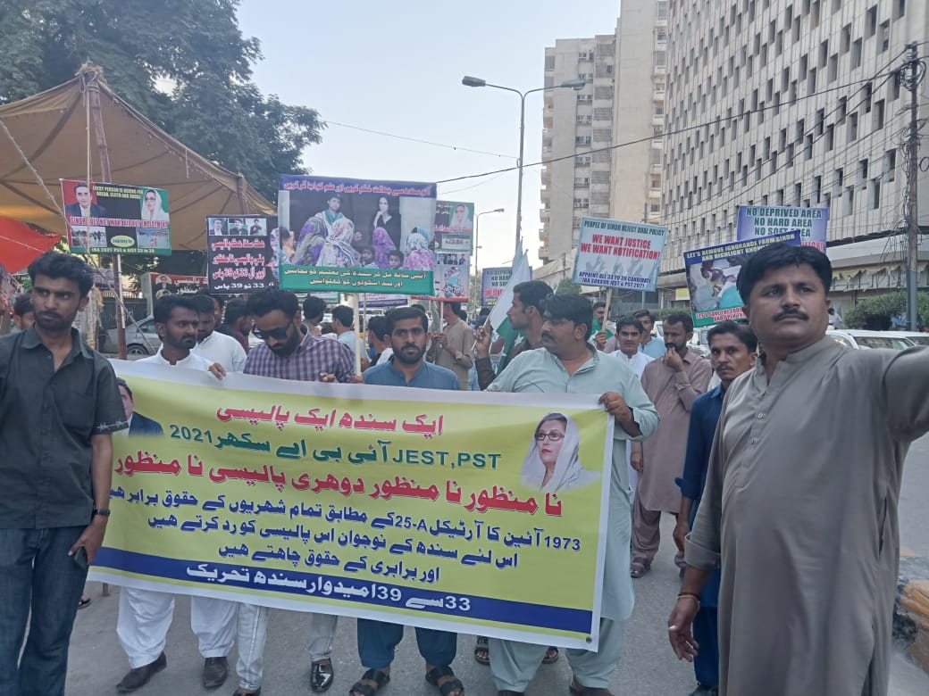 ZohaibChannar1's tweet photo. ھلو ھلو کراچی پریس ک��ب ھلو
24 آڪٽوبر سومر جي ڏينهن 33 آل اوور 33 مارڪس تي پاس ڪرڻ لاءِ...✌️جنھن ۾ مھمان خاص سنڌ جا دردمند #ایاز_لطيف_پليجو، صاحب #حضرت_مولانا_راشد_محمود_سومرو_صاحب #قادر_چانڊيو صاحب ،ڀرپور شرڪت ڪندا. ✌️❤️

#SyedMuradAliShah #SardarShah #Akbarlaghari https://t.co/uKMOKCtALF