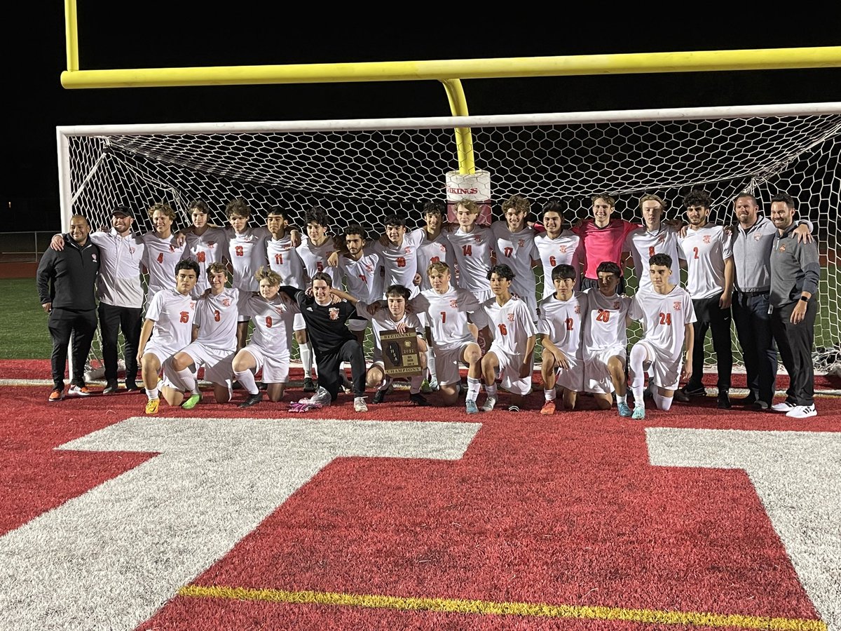 Shepardsoccer's tweet photo. REGIONAL CHAMPS!!

Our boys knocked off #1 seed Sandburg by a score of 5-1 

Aidan Breslin ⚽️🅰️
Damyan Villanueva ⚽️⚽️🅰️
Zach Soltysiak ⚽️⚽️ https://t.co/lP0XaaM8hy