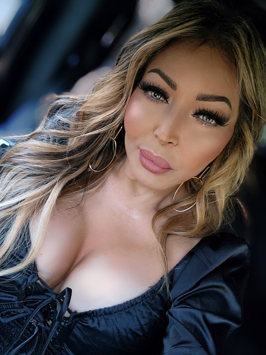 DYchiquita's tweet photo. I wonder how many people see me in 'suggested friends'
And are like "fuck that bitch asshole" 😂

#friday #fridaynightshenanigans #weekendvibes #timetoletloose #latinbeauty #hotasfuck #loveherbutleaveherwild https://t.co/odG95VCFv0