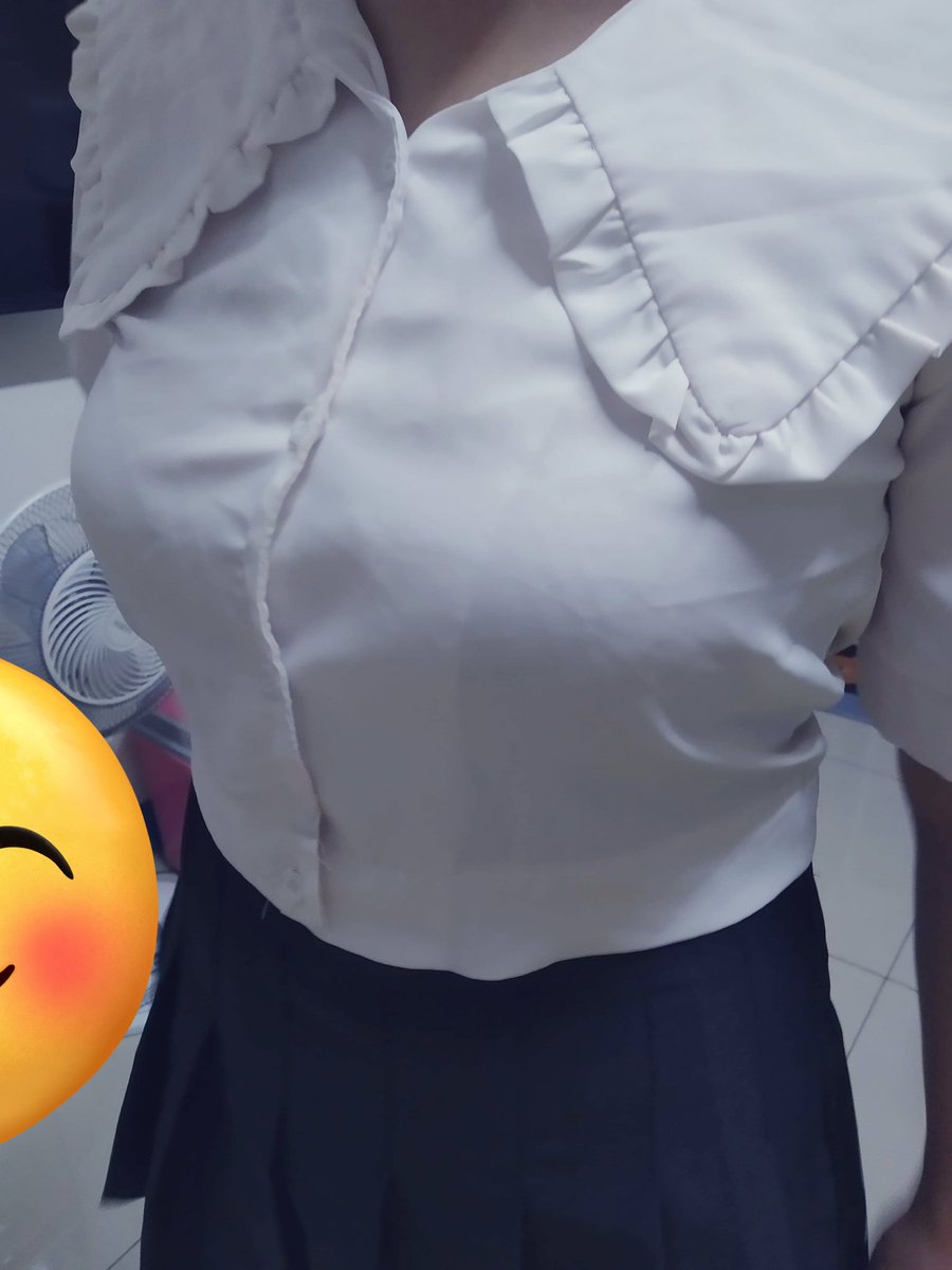 穿上，好飽滿的國高中生感覺，好像回到我在國高中對同班同學的幻想，所以現在真想讓那些青春期的男生對她…. https://t.co/E0xtEH0cJ5