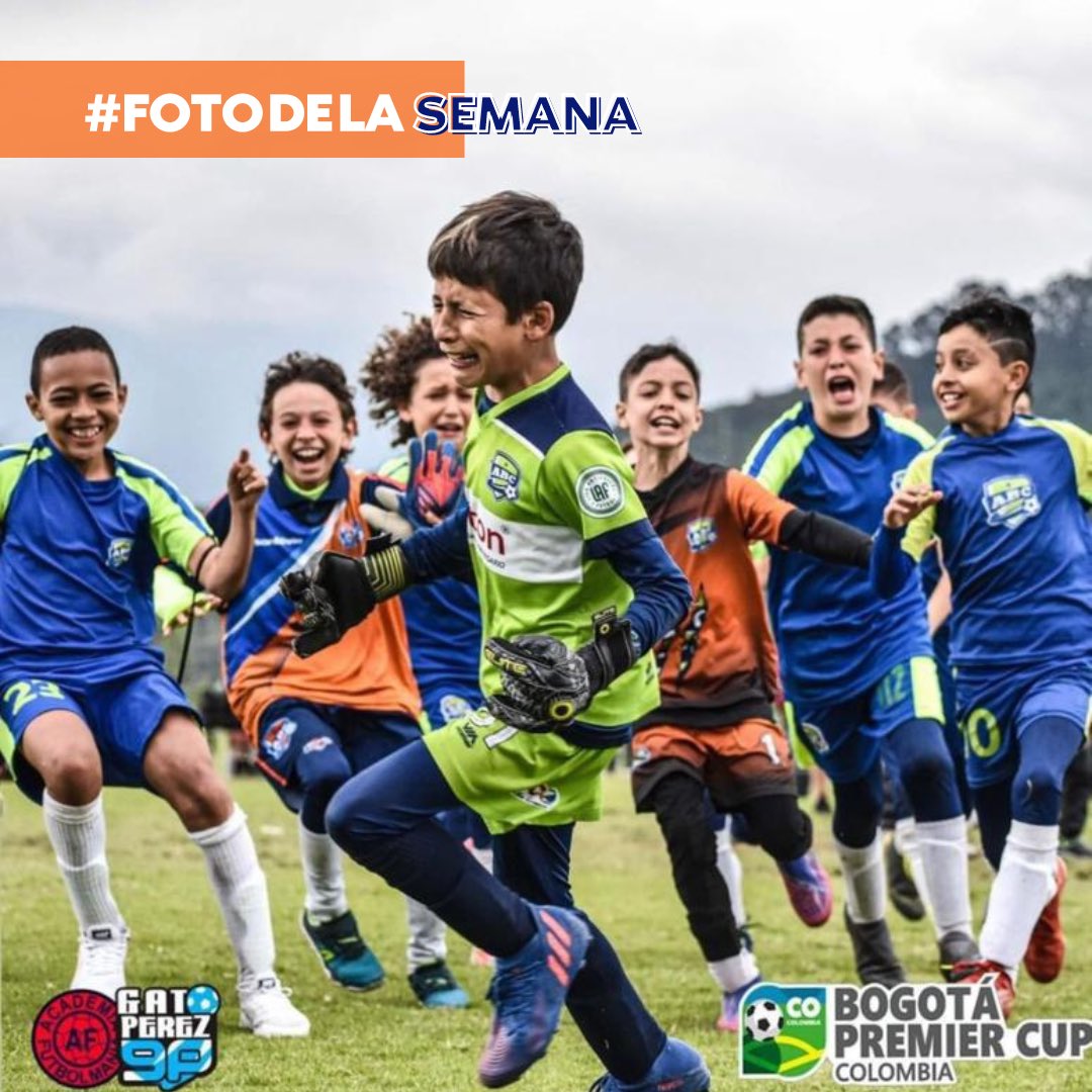 abcfutbolbase1's tweet photo. #fotodelasemana
Las palabras sobran cuando los sentimientos y emociones son tan fuertes… 🧡💙
#quefoto #fotaza #bogotapremiercup #viajesabc #somosabc #laspalabrassobran #campeonesdevida #abc #competimosconelcorazon https://t.co/htkgZ2sL8z