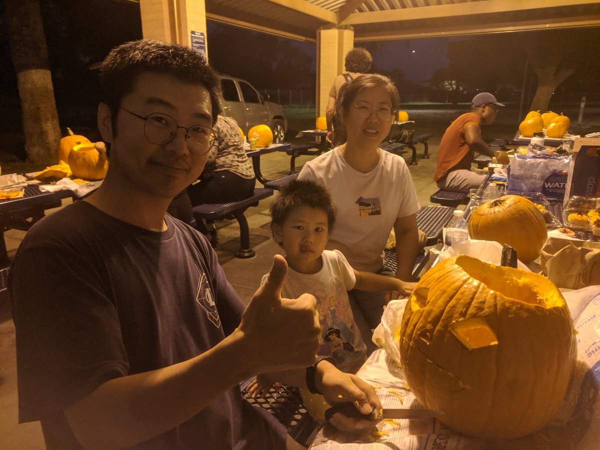 asupostdocs's tweet image. #postdoc pumpkin carving!!!