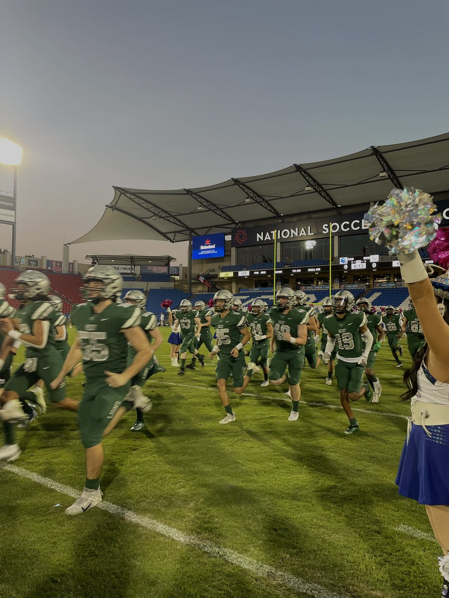 OpenDen's tweet photo. Running into the second half! @RHS_FBRecruits @ReedyBooster @RickReedyHSPTSA #reedyhighschool #reedyfootball #hocogame #homecoming #golions #roarlionsroar #reedyvsfrisco https://t.co/UK0MU3kHMQ