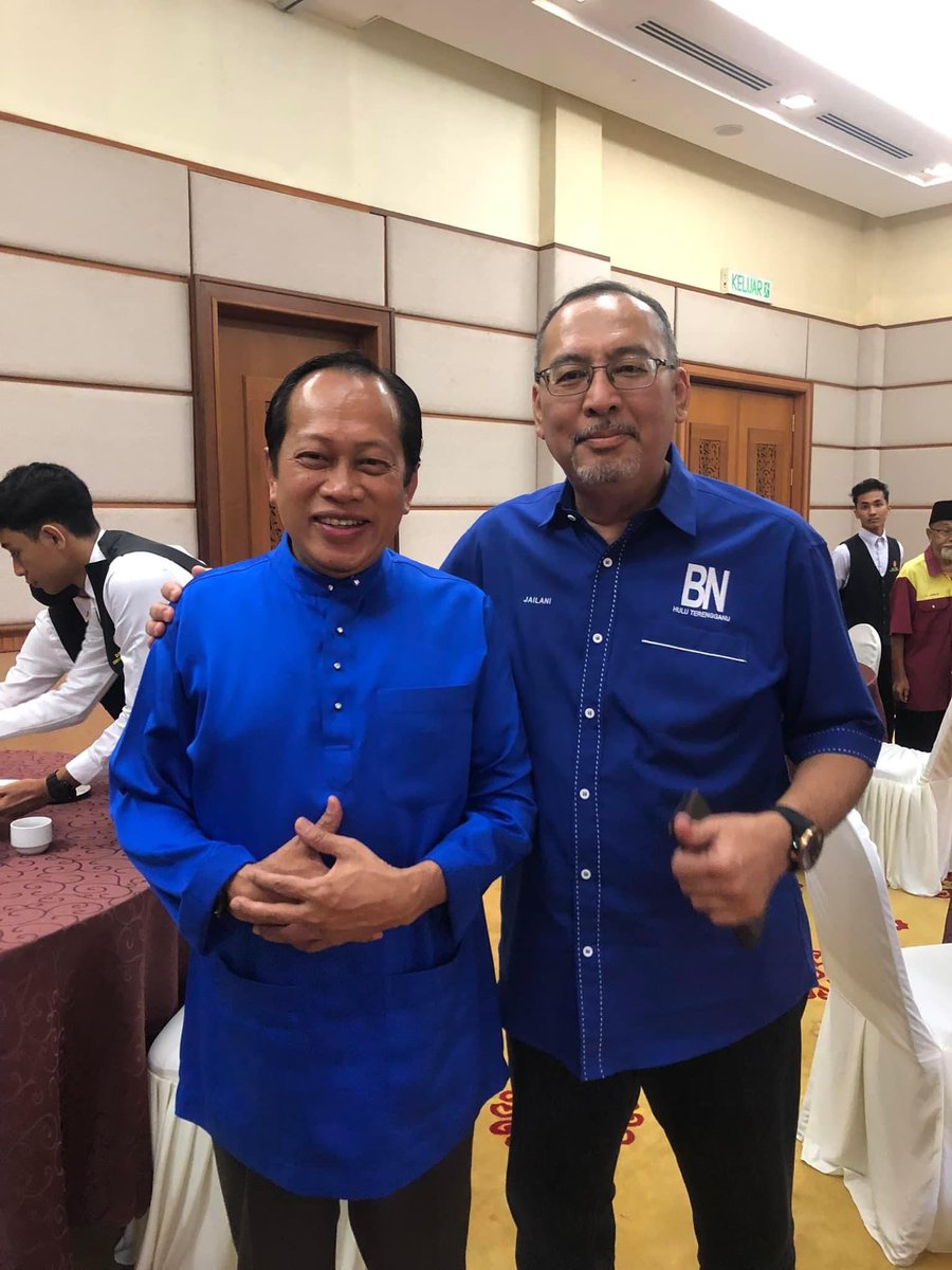 Sekitar Program semalam semoga BN beroleh kemenangan. 👍🏻

1) Menyambut ketibaan ketiga-tiga pemimpin hebat DS Presiden <a href="/DrZahidHamidi/">Ahmad Zahid Hamidi</a> diiringi bersama DS <a href="/ahmadmaslan/">DS Dr Ahmad b Maslan</a> ( SUA UMNO) dan Dato <a href="/drasyrafwajdi/">Dr Asyraf Wajdi</a> yang sudi berkunjung ke kampung ambe dan solat Jumaat bersama