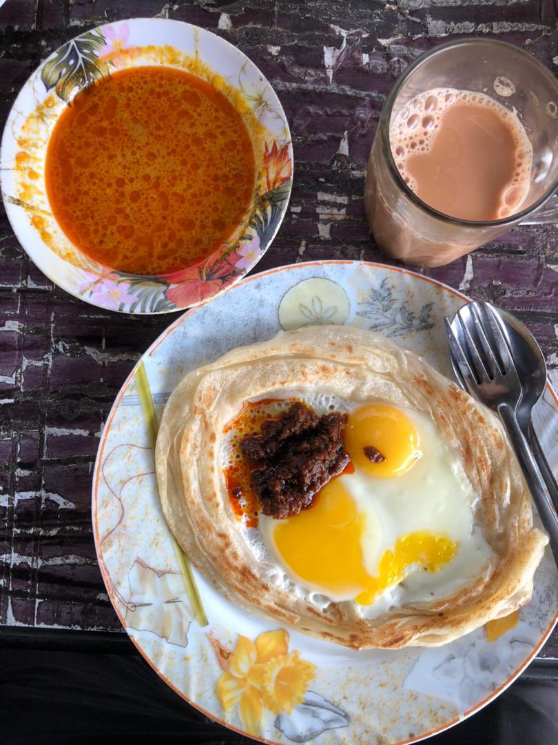 Selamat pagi buat semua sahabat, pagi ni saya makang roti canai di sulami air teh tarik kegemaran saya di Roti Sarang Burung, Kg Buluh.

Sedak sengoti.. Recommended 👍🏼👍🏼👍🏼 Sek awok makan nape pagi ni?

#DSJJ #TokJai #huluterengganu #CaknaRakyat #roticanaisarangburung #kgbuluh