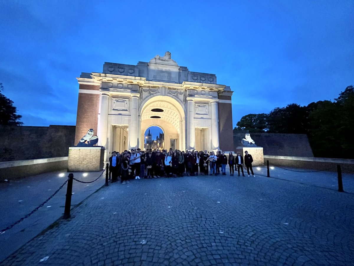 vickmerc's tweet photo. The team assembled this morning at a very quiet and peaceful Menin Gate! #Ypres2022 @BrightonHillSch https://t.co/xTtzAh2XH4