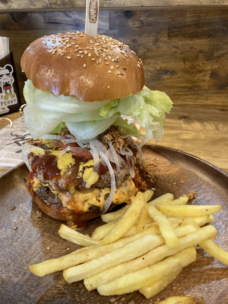 jwada1963's tweet photo. 前から行きたかったカフェマウントさんへハンバーガー🍔を食べに‼️美味しかったー絶品‼️オーナーの方がDIYで作られたお店もおしゃれで皆さんお人柄も良く､おすすめです。#カフェマウント　#岩槻　#ハンバーガー https://t.co/ishMJ7a5m8