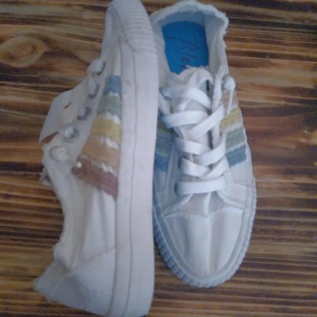 thimerchstore's tweet photo. 👟Crème Rubbers/ Converse boots🔥🔥. 
📌 Star Mall opposite Eastmatt TomMboya st, Ground floor G11. 
All sizes, colours  available talk to us..
Ksh1000-1500
Delivery Countrywide!
📞+254773357007
#PresidentUhuruKenyatta 
#Eliudowalo 
#MigunaMiguna https://t.co/vHWZ1dUU1Q