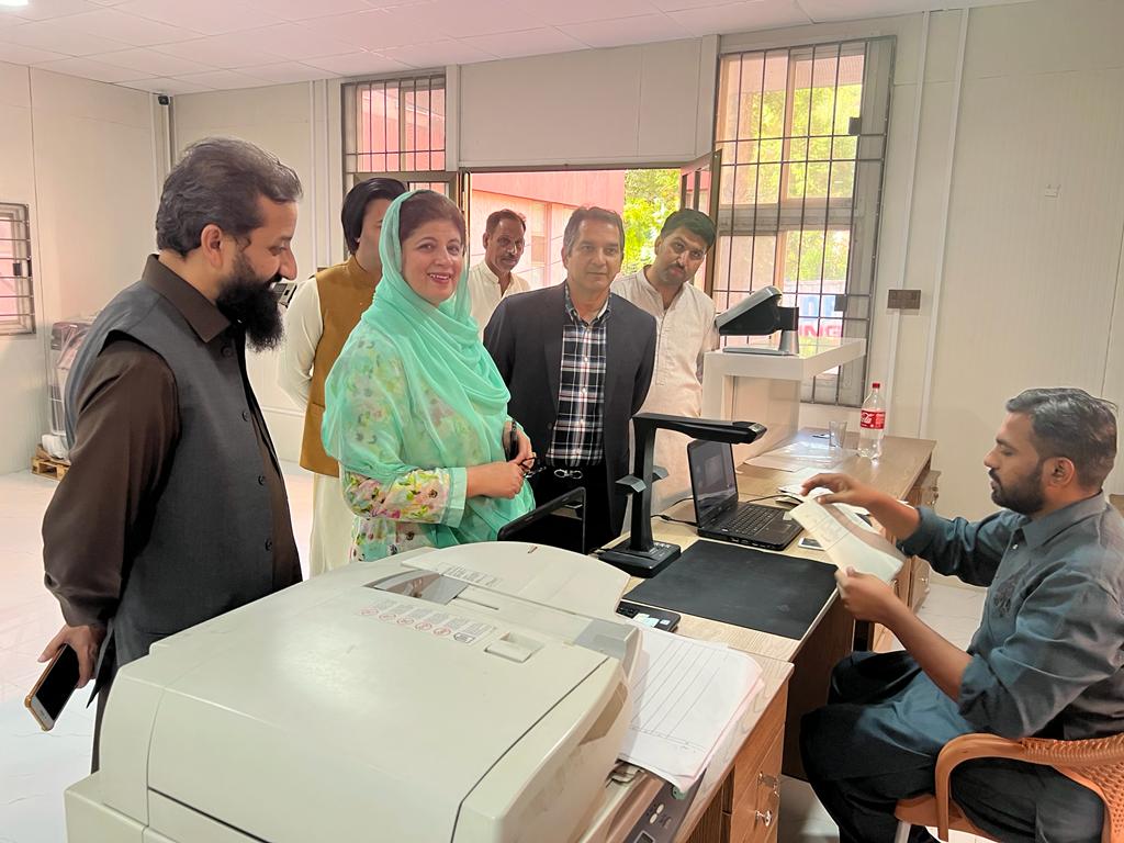 it_ajk's tweet photo. Secretary IT along with DG IT monitored the ongoing digitization process at digital land record service center Mzd and expressed that the efforts carried out by the team are commendable and further directed for earliest commencement of computerized services for the general public https://t.co/1Ih7kW16GW