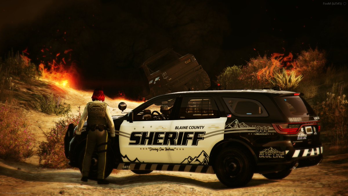 k3lly_Gaming's tweet photo. Responding to a vehicle fire off of the Southern slope of Mount Chiliad... #RockstarEditor #GTAV #FiveM #LSPD #GIU #KellyCaliber #BCSO #SheriffDeputy #DodgeDurango #Ram1500 #SheriffRP #DeputyRP https://t.co/h8uFQS1idC