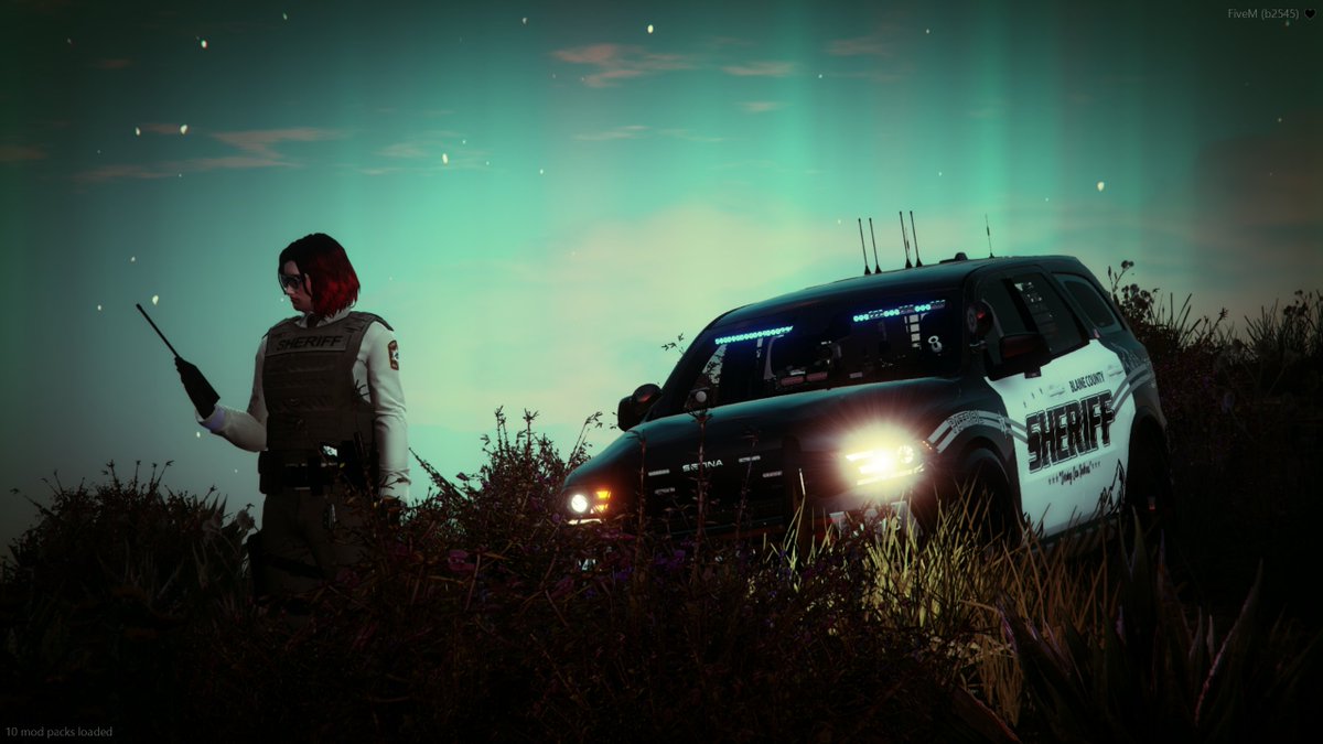 k3lly_Gaming's tweet photo. Responding to a vehicle fire off of the Southern slope of Mount Chiliad... #RockstarEditor #GTAV #FiveM #LSPD #GIU #KellyCaliber #BCSO #SheriffDeputy #DodgeDurango #Ram1500 #SheriffRP #DeputyRP https://t.co/h8uFQS1idC