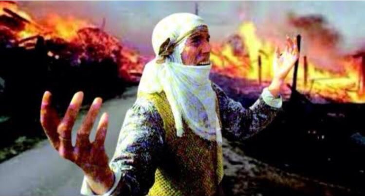 AytekSorgul's tweet photo. 22 Ekim Cuma 1993 te Lice 2 gun boyunca yakildi..rastgele gelen kurşunlardan onlarca insan -çoluk çocuk-hayatını kaybetti..ve ben de o günlerin canli tanığıyım..kimsesizlik nedir o yaslarda ogrendim.. oysa annem de vardı babam da hatta kocaman bir ailem de..#lice https://t.co/kPRdK9xxJK
