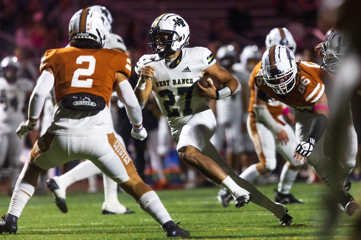 chris_t_torres's tweet photo. The #WestRanch Wildcats (@WestRanchFB) defeat the #Castaic Coyotes 63-6 to officially clinch the #Foothill league title on Friday, Oct. 21, 2022. (Chris Torres/@SCVSignal) https://t.co/KI9znTBJs7