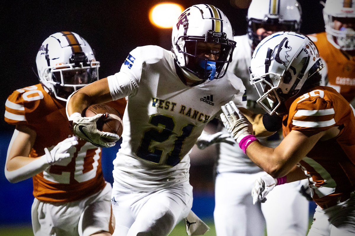 chris_t_torres's tweet photo. The #WestRanch Wildcats (@WestRanchFB) defeat the #Castaic Coyotes 63-6 to officially clinch the #Foothill league title on Friday, Oct. 21, 2022. (Chris Torres/@SCVSignal) https://t.co/KI9znTBJs7