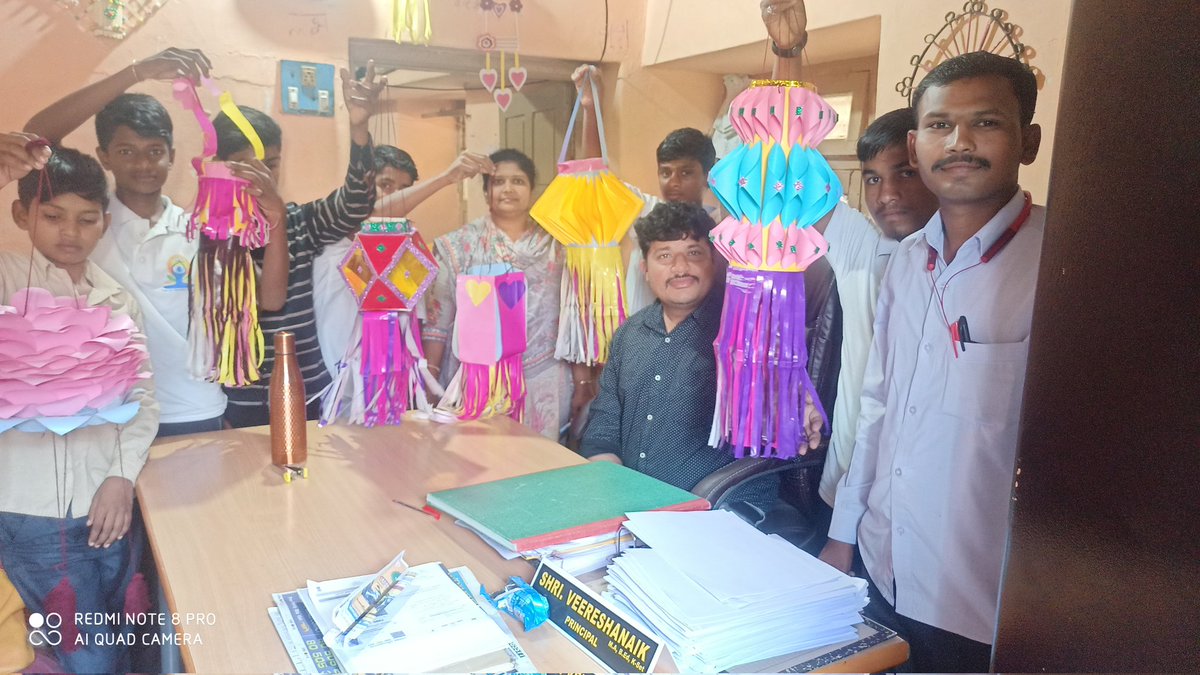 MmdrsHungund's tweet photo. ದೀಪಾವಳಿ ಹಬ್ಬದ ಪ್ರಯುಕ್ತ ಅಲ್ಪಸಂಖ್ಯಾತರ ಮೊರಾರ್ಜಿ ದೇಸಾಯಿ ವಸತಿ ಶಾಲೆ ಹುನಗುಂದ  ಇಲ್ಲಿಯ ವಿದ್ಯಾರ್ಥಿಗಳು ತಯಾರಿಸಿದ  ಆಕಾಶ ಕಂದೀಲು (ಆಕಾಶಬುಟ್ಟಿ) @Captain_Mani72 @DOMGOK @ShivanandP14 https://t.co/B9Ee68YMzA