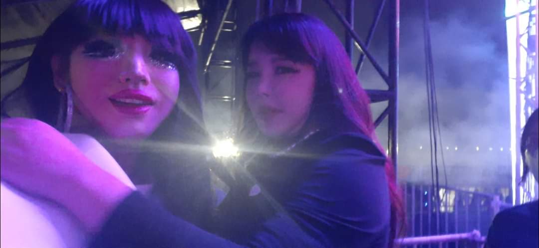 intosandara's tweet photo. Park Bom cosplayer and Park Bom herself!! She was able to give her the doll 😍💗 https://t.co/kxTr1TTgOR