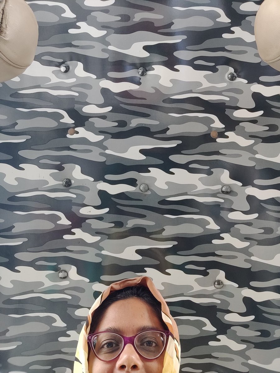 GreaterBombay's tweet photo. Hello, Saturday morning. Here's some camo action on a #TaxiTop. https://t.co/6Gdl6hOMu4