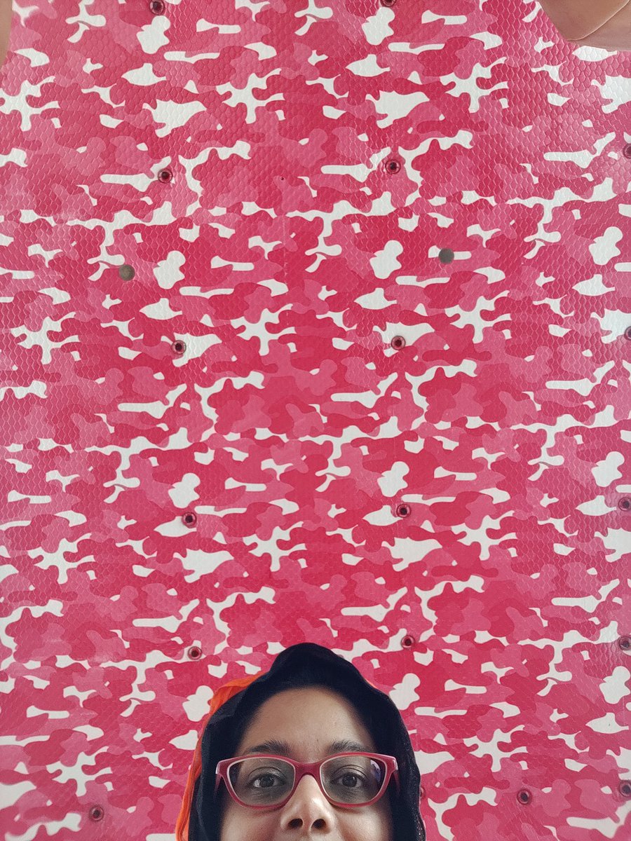 GreaterBombay's tweet photo. Hello, Saturday morning. Here's some camo action on a #TaxiTop. https://t.co/6Gdl6hOMu4