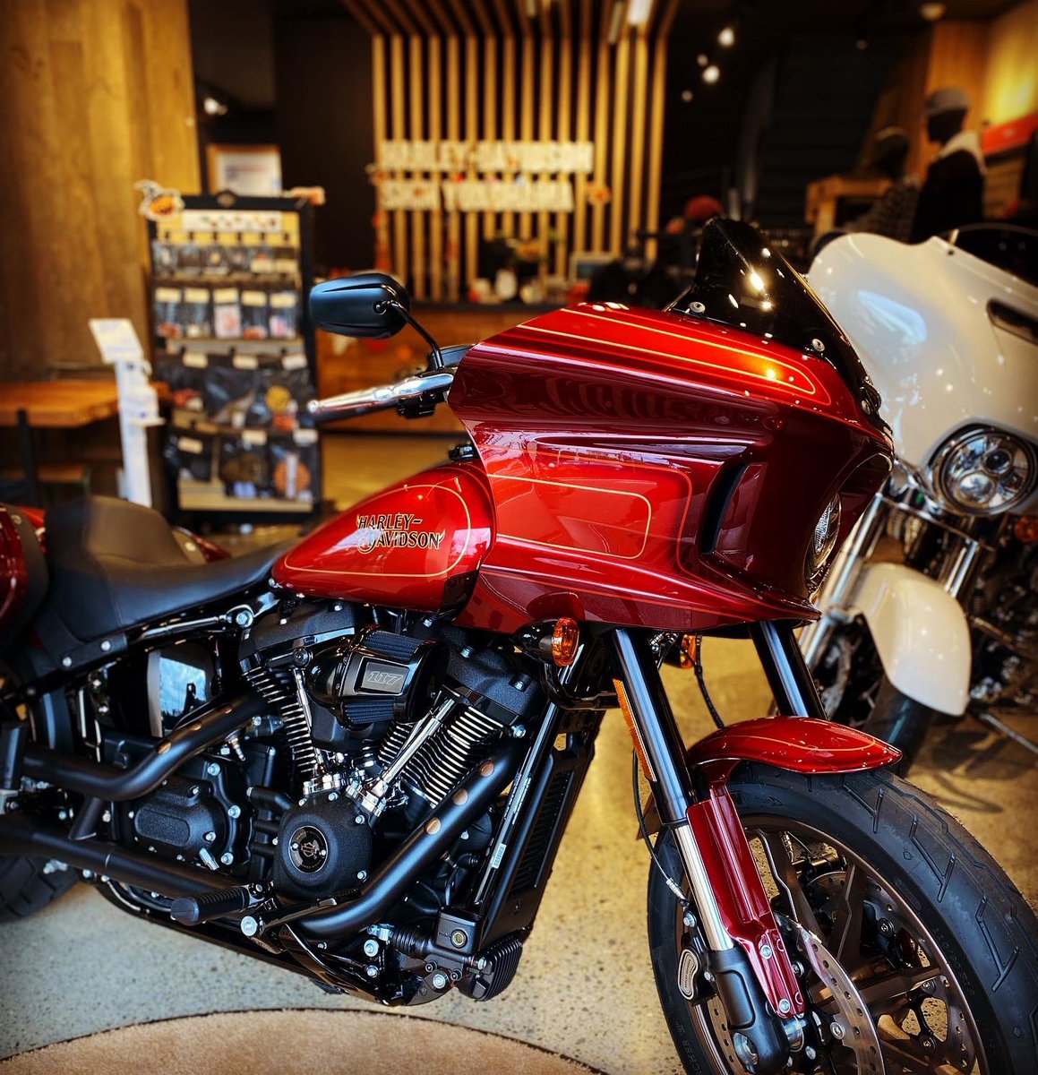hd_shinyokohama's tweet photo. Ride on FXRST
Congratulations❗️
本日納車となりました。
2022FXRST
LOWRIDER ELDIABLO
ご納車おめでとうございます🎉
ハーレーライフ満喫して下さいね♪
ハーレーダビッドソン新横浜
#ハーレーダビッドソン
#ハーレーダビッドソン新横浜
#ハーレーライフ #ソフテイル
#FXRST
#ディアブロ https://t.co/BES4boJ531