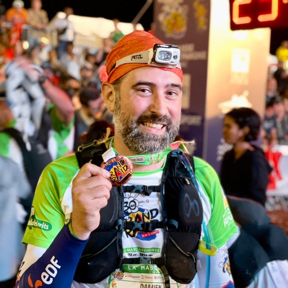EDF_Reunion's tweet photo. [ #GRANDRAID2022 ⛰]
Ils se sont surpassés pour la Mascareignes ➡️ bravo à nos coureurs Sylvain, Gilbert, Damien et Georges qui ont franchi la ligne d'arrivée la nuit dernière 👏 Bravo à Ricardo, qui a su faire preuve de courage jusqu'à Dos d'Âne 💪 https://t.co/FPBhNygzD1